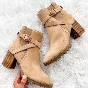 Blonde Tazmin Waterproof Bootie in Tan Size 8.5